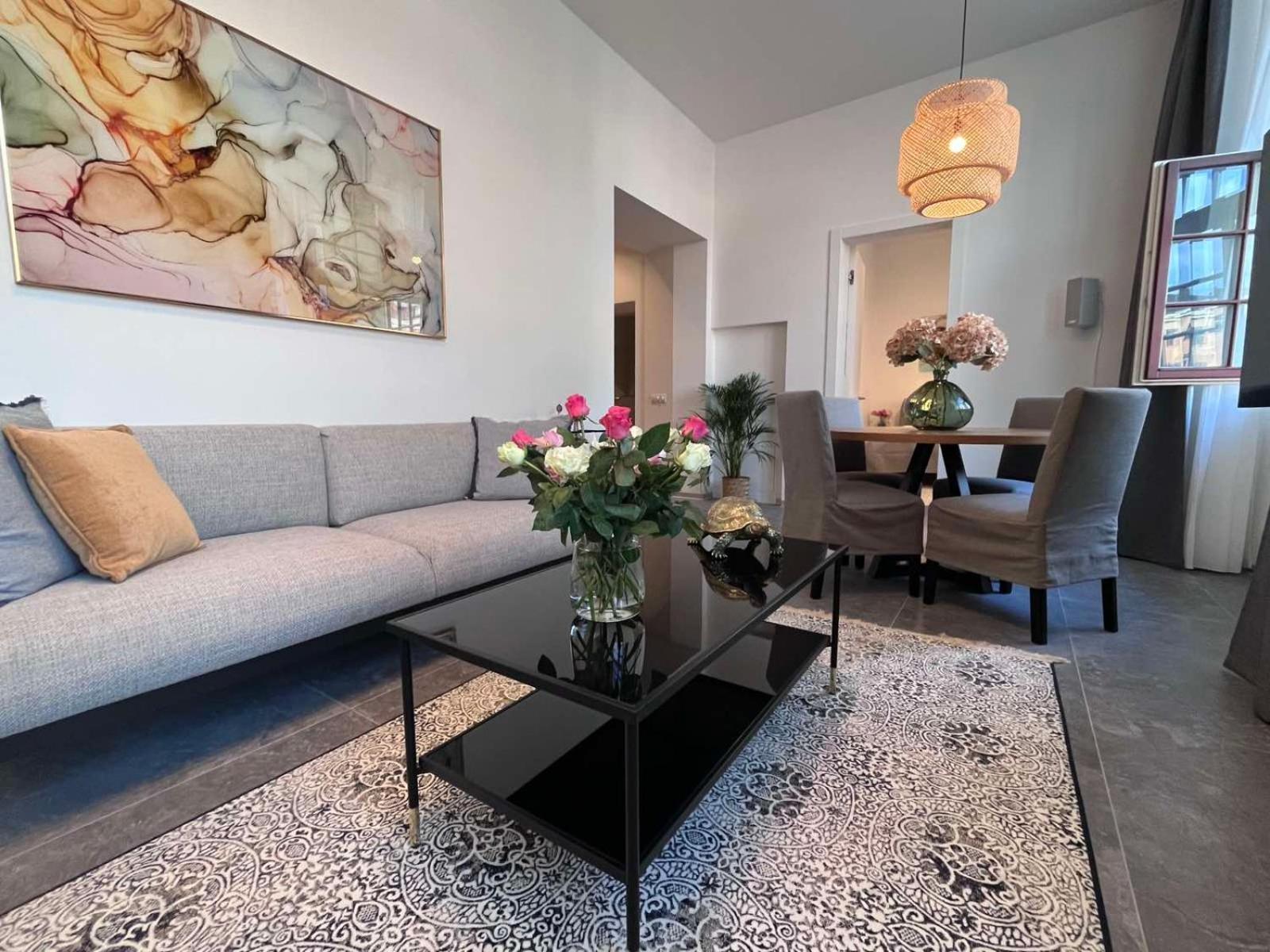 Old Great Location & View - Luxury 2bdr 80m2 Lejlighed