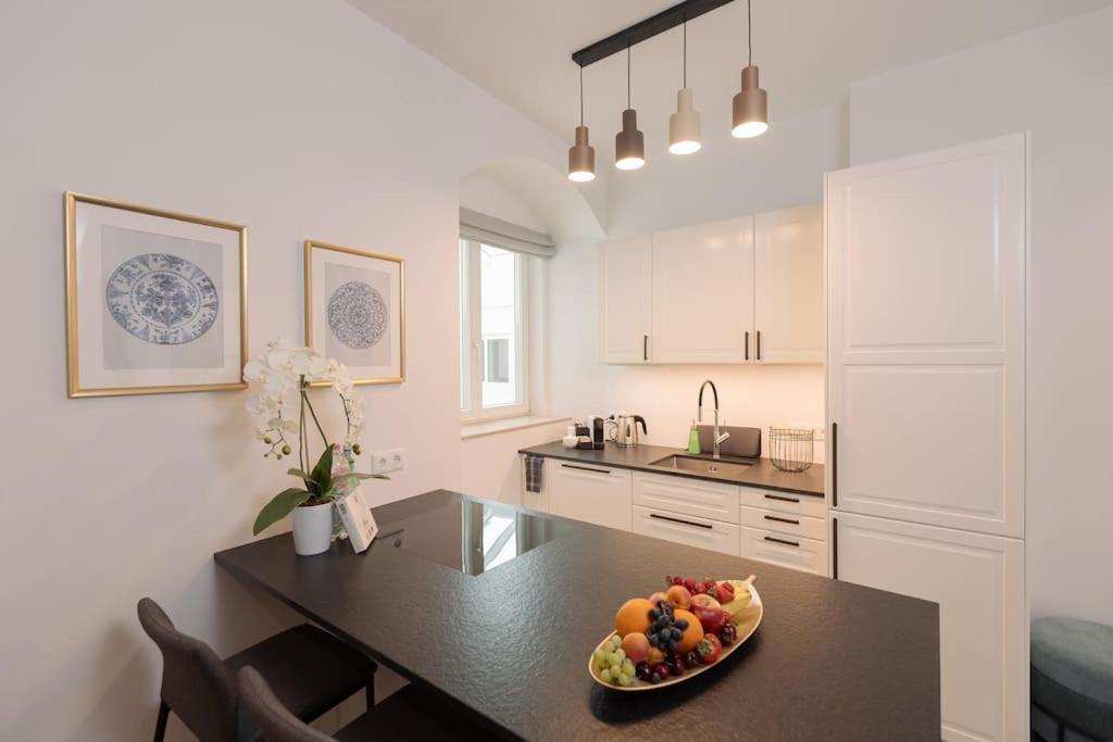 Old Great Location & View - Luxury 2bdr 80m2 Appartamento